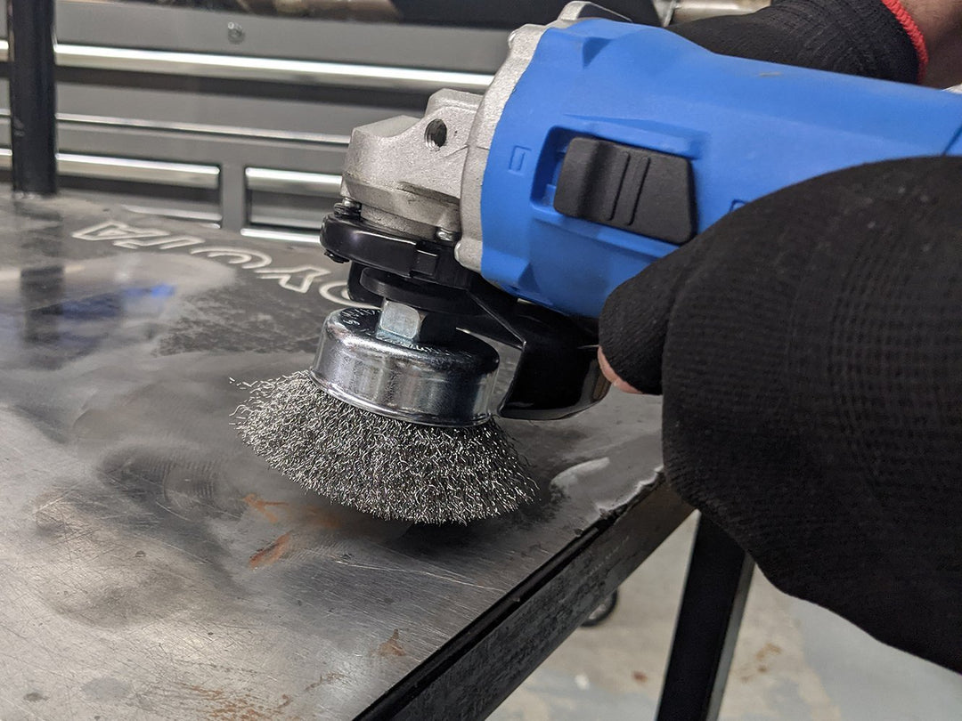 Cepillo de copa de alambre ondulado de 3 pulgadas para amoladoras angulares (eje 5/8-11)