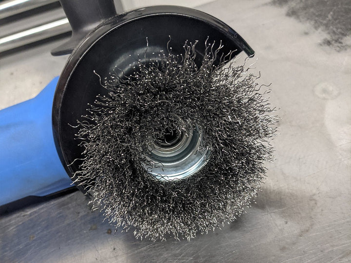 Cepillo de copa de alambre ondulado de 3 pulgadas para amoladoras angulares (eje 5/8-11)