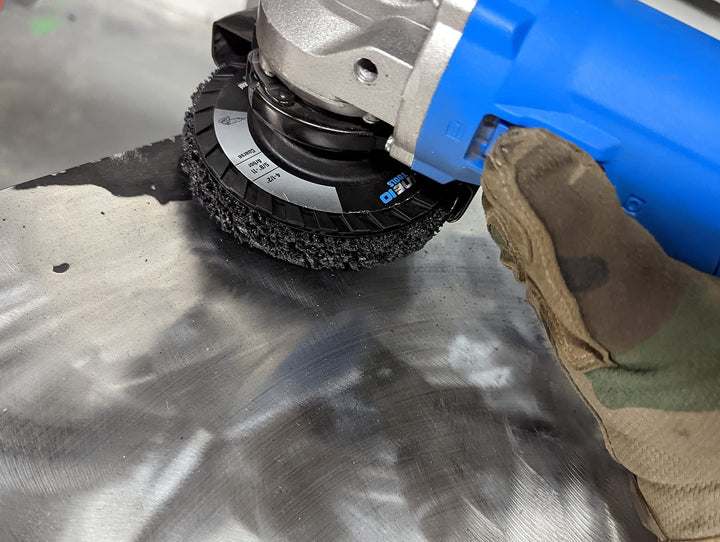 Lot de 4 disques à dénuder en carbure de silicone noir 4-1/2" avec arbres filetés 5/8-11 pour meuleuses d'angle