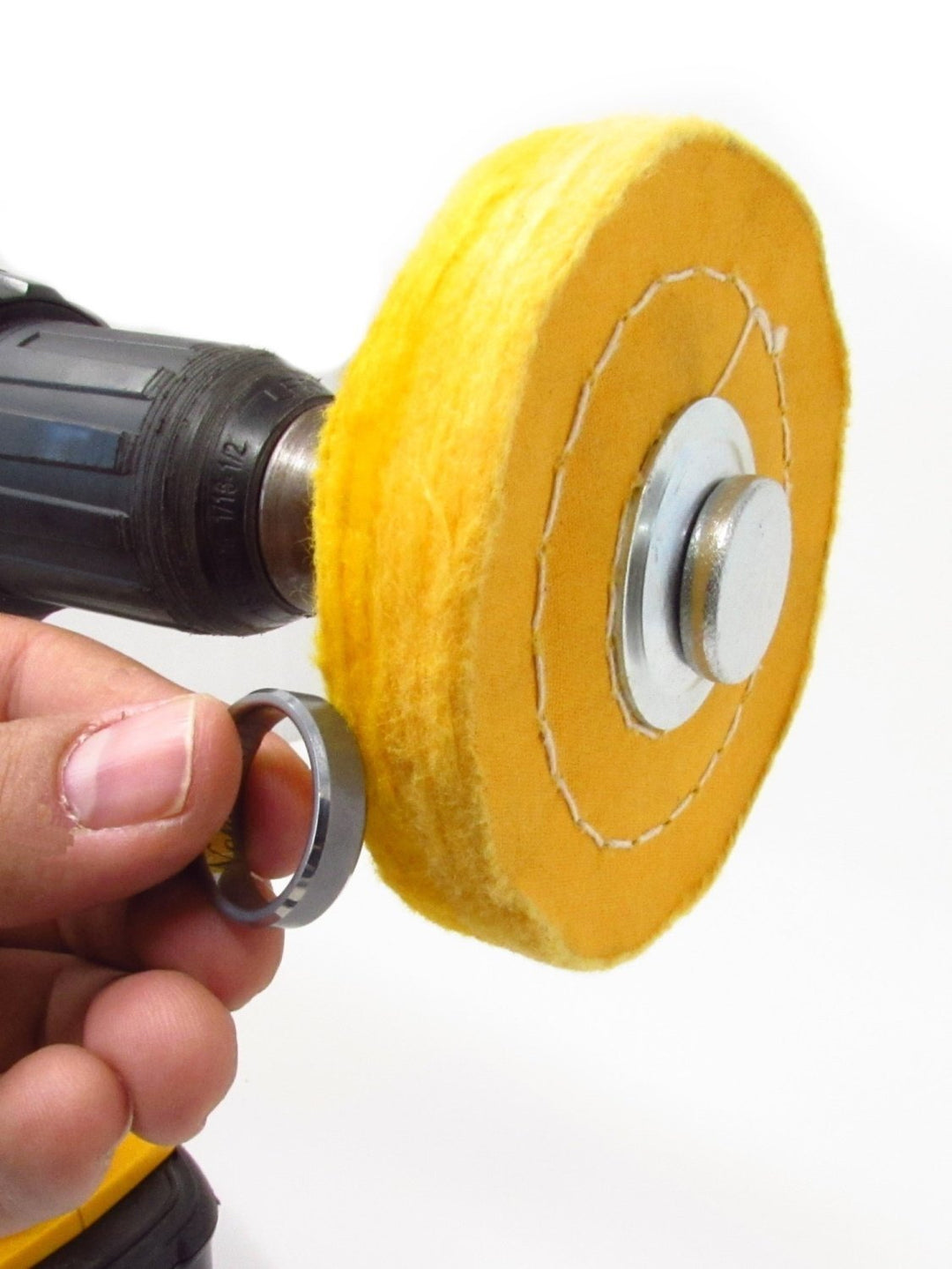 Paquet de 2 roues de polissage cousues en spirale de 4 pouces-trou d'arbre de 1/2 pouces-jaune-ferme